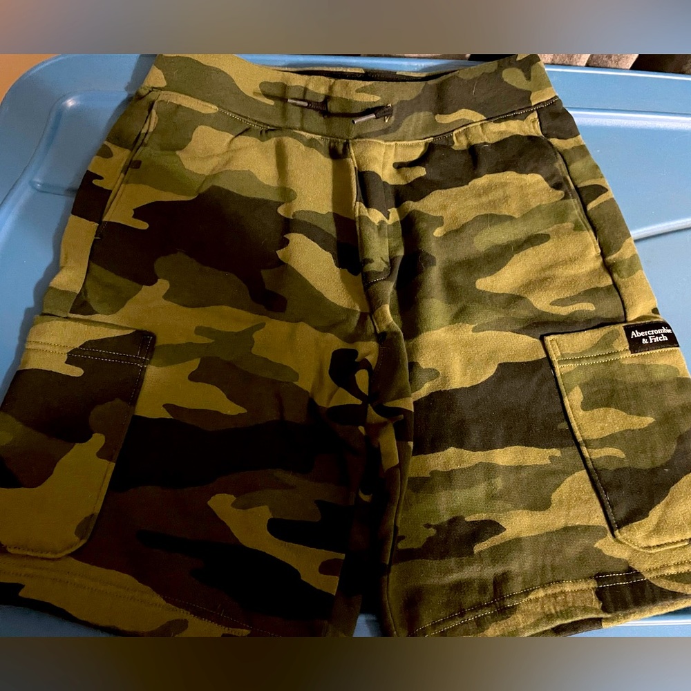 Abercrombie Kids Boy’s Cargo Sweat Shorts- Camo, Size: 13/14